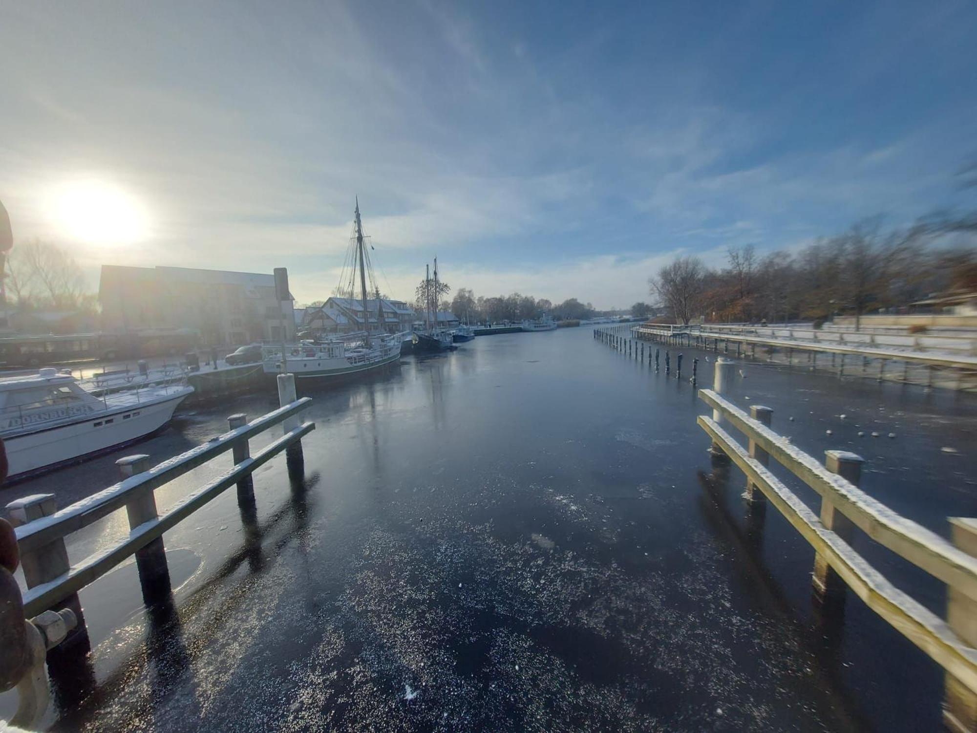 Hochwertige Ferienwohnung Direkt Am Wasser Mit Balkon Greifswald Zewnętrze zdjęcie