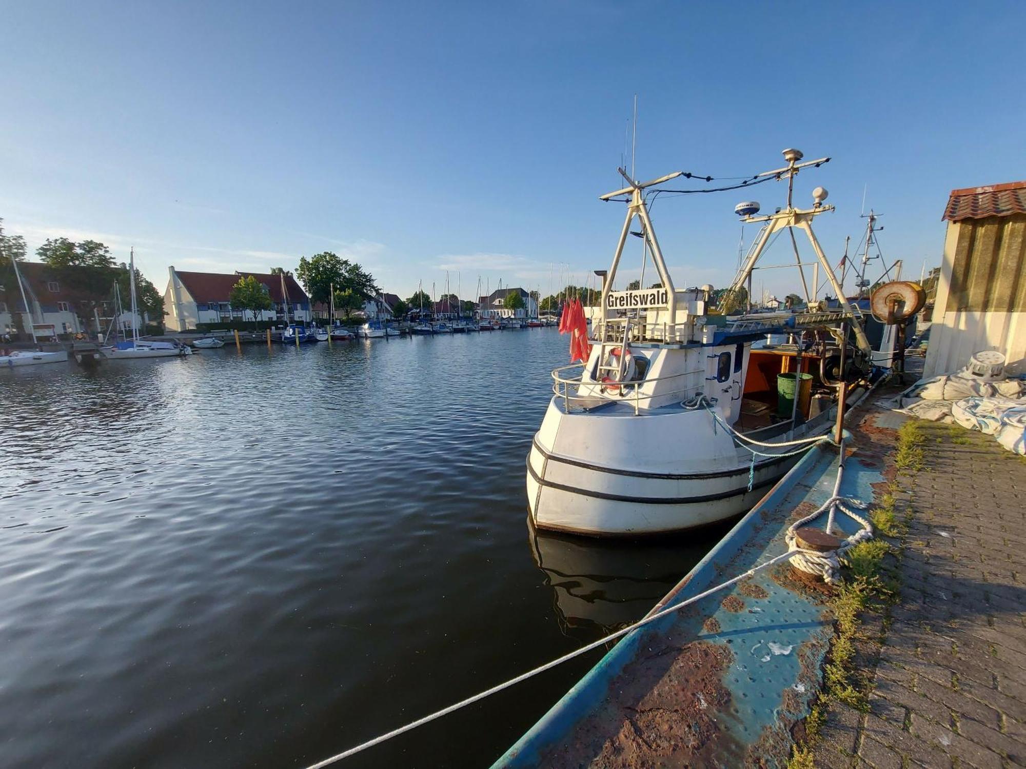 Hochwertige Ferienwohnung Direkt Am Wasser Mit Balkon Greifswald Zewnętrze zdjęcie