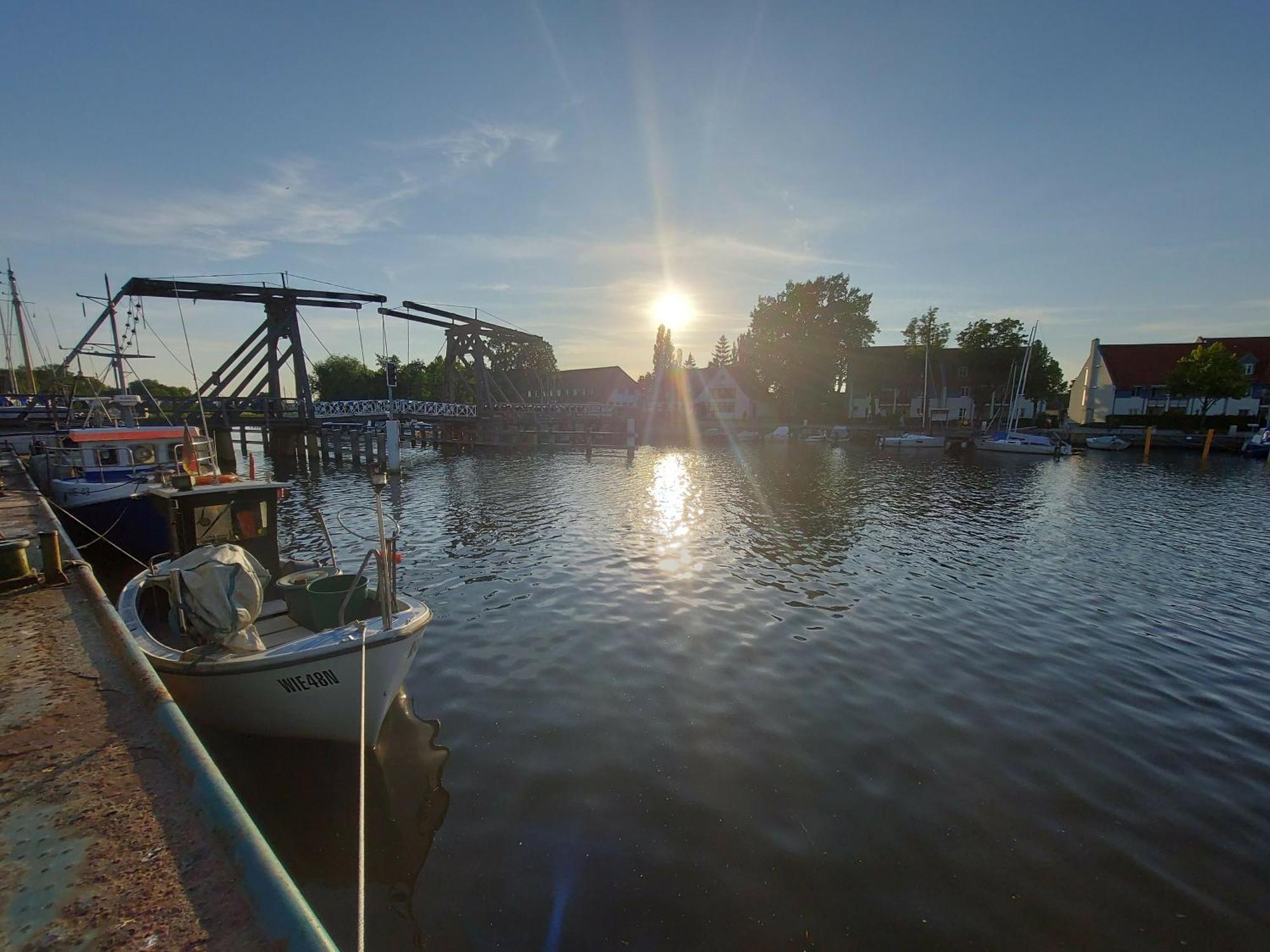 Hochwertige Ferienwohnung Direkt Am Wasser Mit Balkon Greifswald Zewnętrze zdjęcie