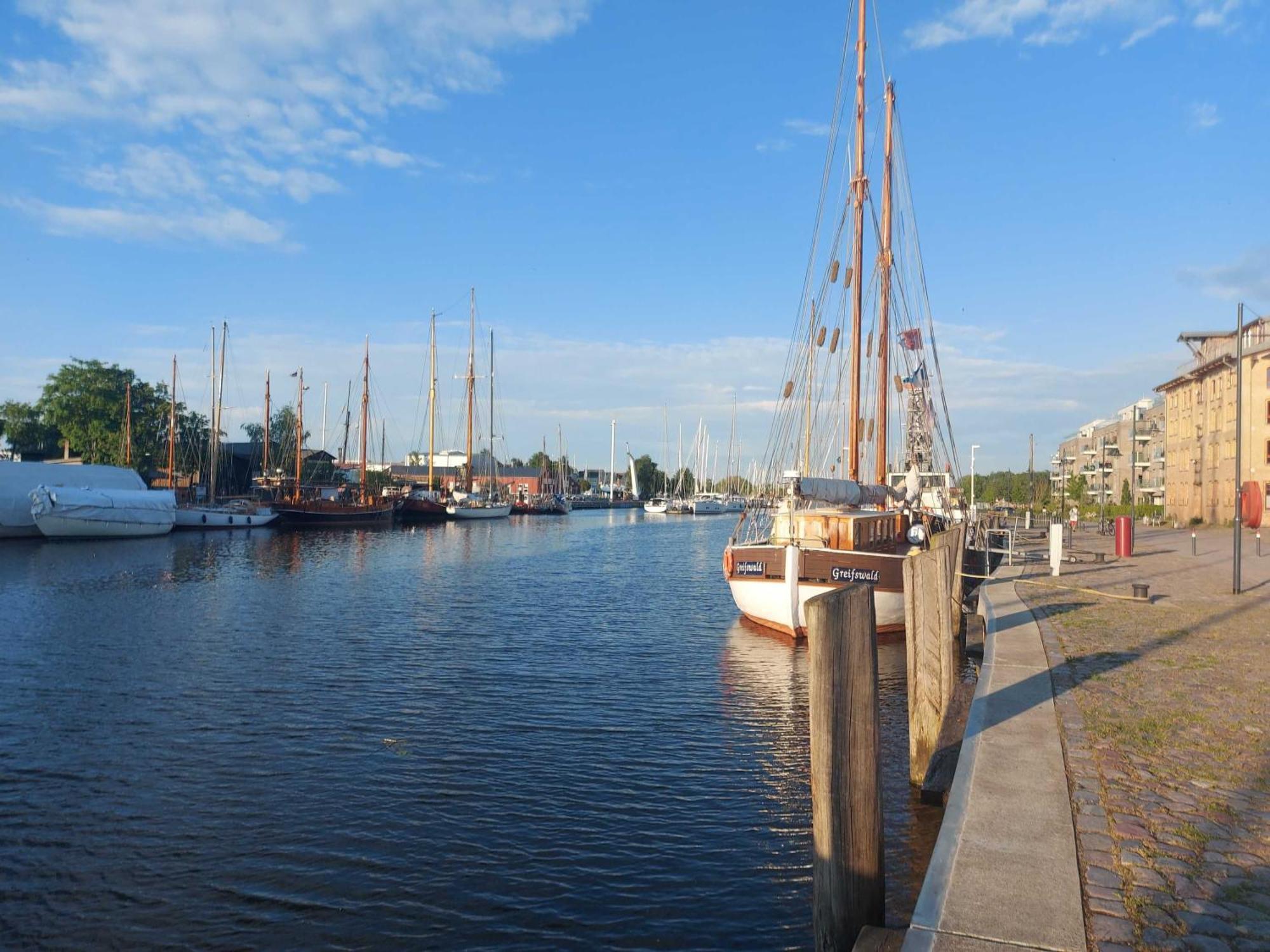 Hochwertige Ferienwohnung Direkt Am Wasser Mit Balkon Greifswald Zewnętrze zdjęcie