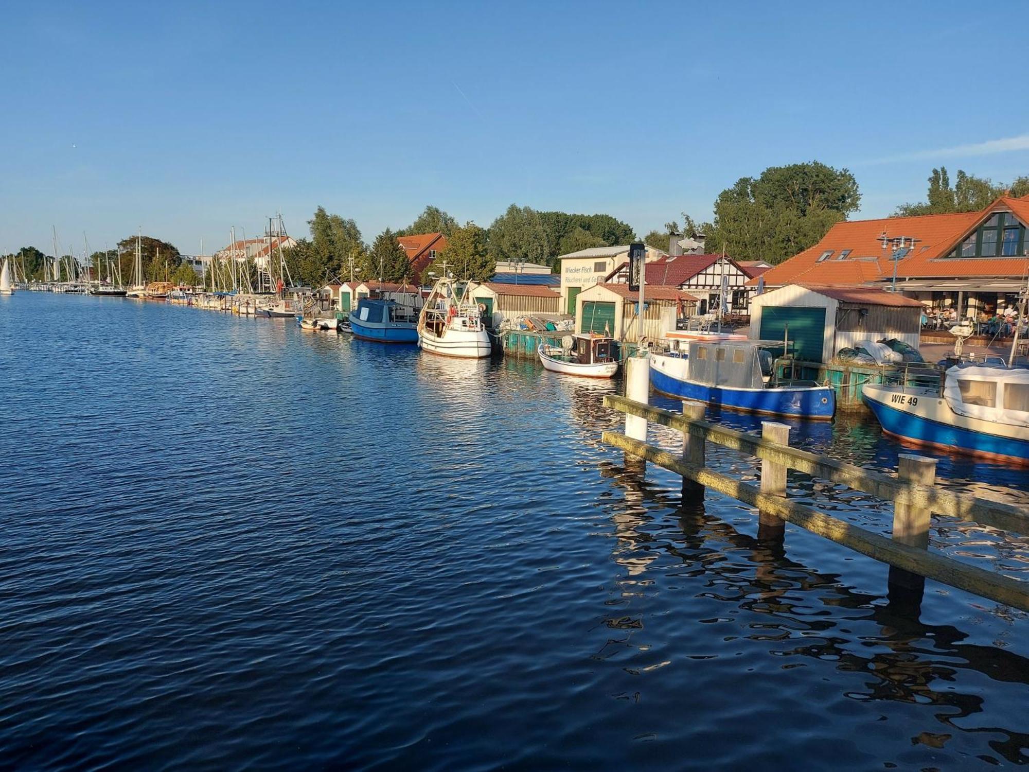 Hochwertige Ferienwohnung Direkt Am Wasser Mit Balkon Greifswald Zewnętrze zdjęcie